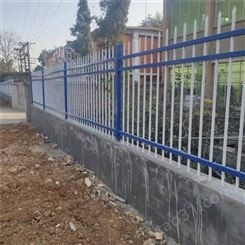 园林蓝白色铁管围挡 仁久围墙护栏厂家 定制度假村喷漆铁艺围栏