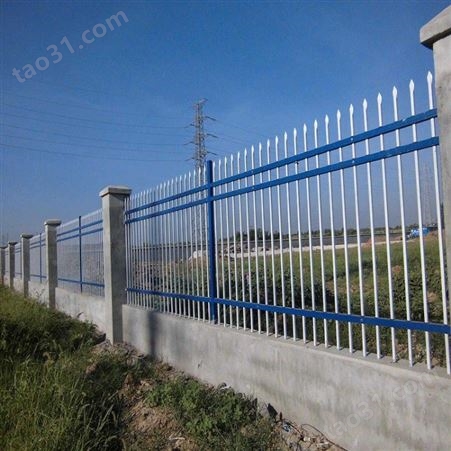 陕西安康高速公路护栏网 双边铁丝道路护栏网 生产加工