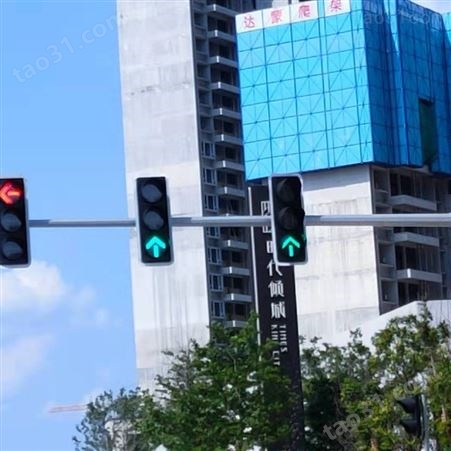 湖南永州红绿灯交通信号灯满盘灯箭头灯组合显示